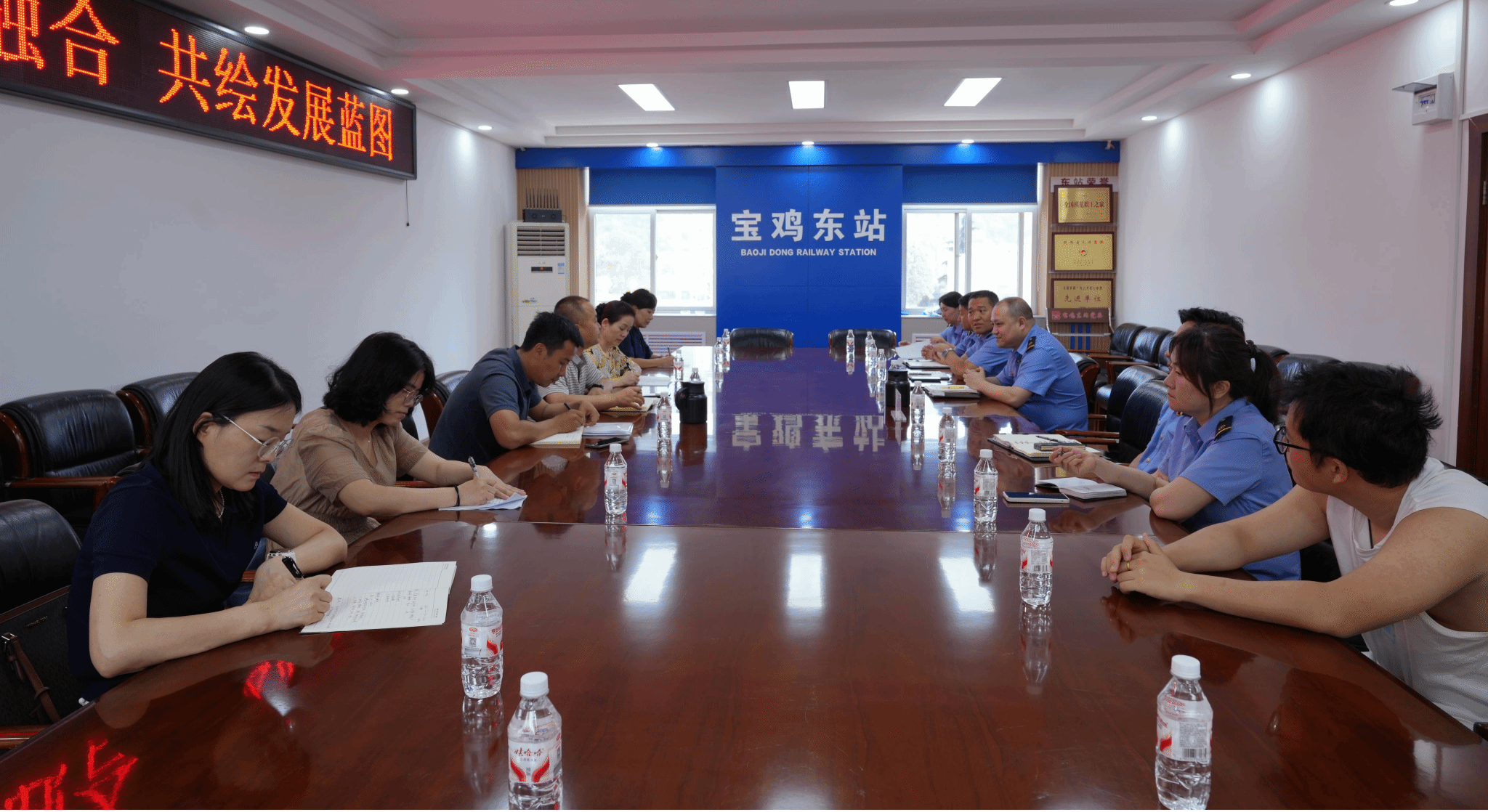 交通运输学院赴宝鸡东站、宝鸡车务段 开展校企调研暨慰问实习学生活动