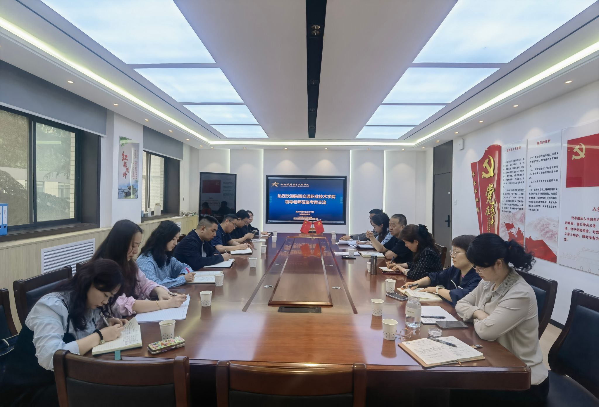 校际交流促发展 互学互鉴共提升 —— 陕西交通职业技术学院来我院考察交流
